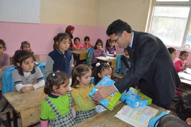 Siirt’teki Suriyeli öğrencilere eğitim desteği