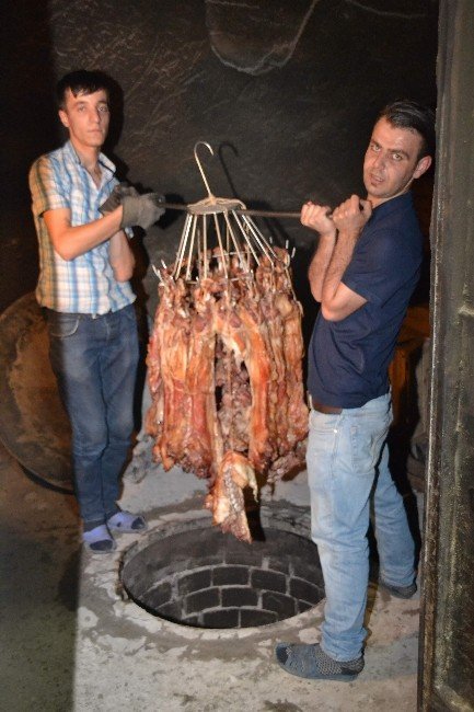 Siirt’te İftarın Vazgeçilmez Lezzeti Büryan Kebabı