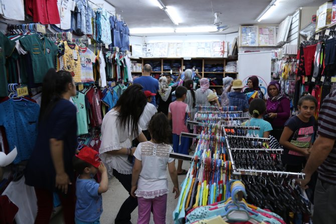 Gönül-Der, yetim çocukları giydirdi