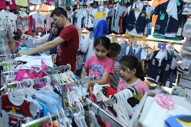 Gönül-Der, yetim çocukları giydirdi