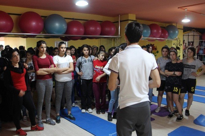Siirt’in en kapsamlı spor salonu kadınlara da hizmet vermeye başladı