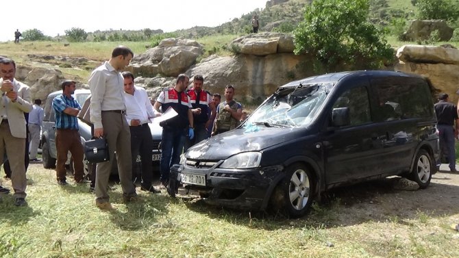 Otomobil Botan Çayı'na uçtu: 2 ölü