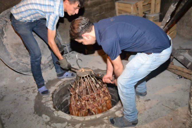 Siirt’te İftarın Vazgeçilmez Lezzeti Büryan Kebabı