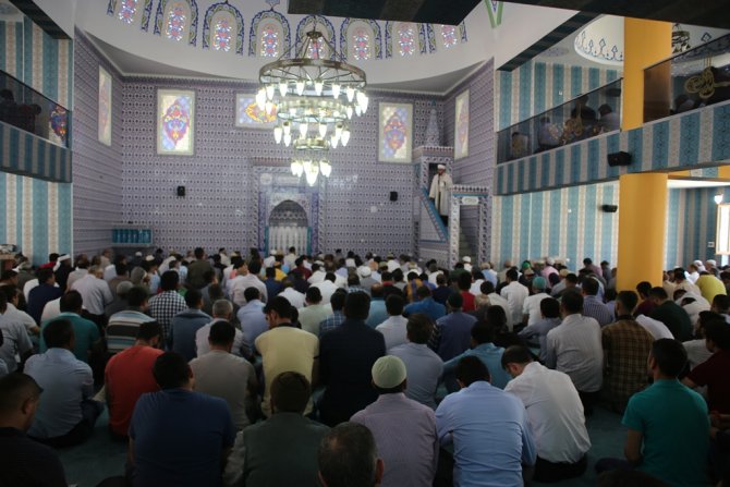 Halid Bin Velid Camii ibadete açıldı