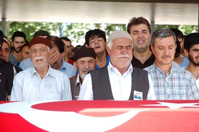 Şehit Üsteğmen gözyaşları arasında toprağa verildi