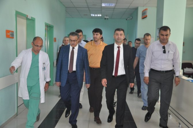 Şırnak Valisi Su, yaralı polis ve vatandaşları hastanede ziyaret etti