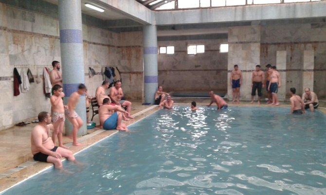 Bayram tatilini fırsat bilen Siirtliler Belkısana (Hesta) kaplıcasını doldurdu