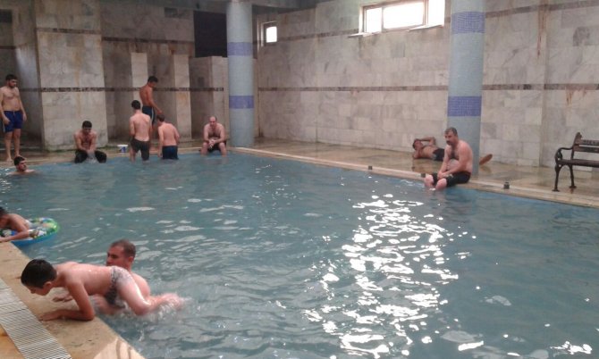 Bayram tatilini fırsat bilen Siirtliler Belkısana (Hesta) kaplıcasını doldurdu