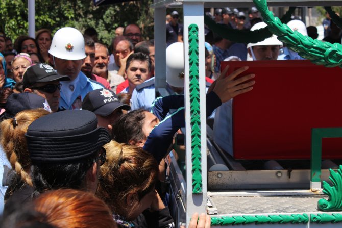 Şehit Polis Fırat Palamut’u son yolculuğuna binlerce kişi uğurladı
