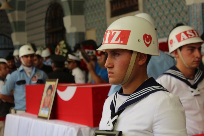 Şehit Polis Fırat Palamut’u son yolculuğuna binlerce kişi uğurladı