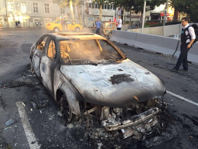 Şişli İlçe Emniyet Müdürü Ekici'nin darbecilerle çatışması kamerada