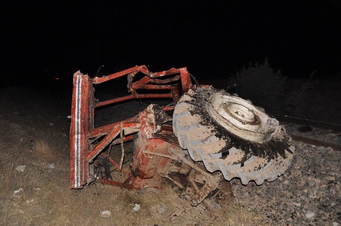 Sivas’ta Raybüs, traktöre çarptı: 2 çocuk öldü