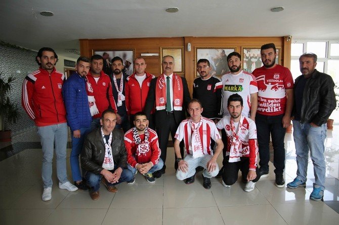 Sivasspor taraftar grubundan, Başkan Aydın’a ziyaret