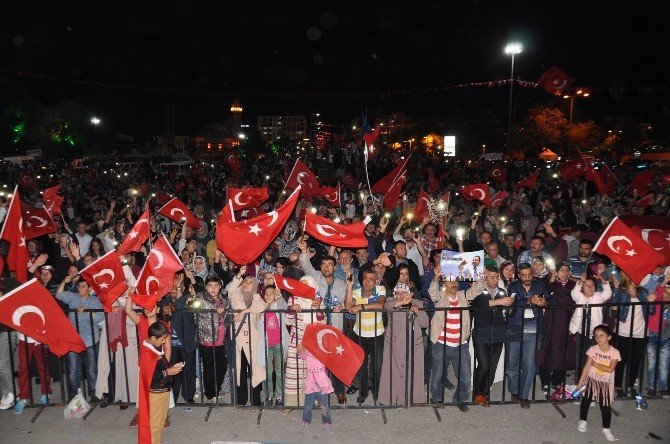 Sivas’ta demokrasi nöbeti sürüyor