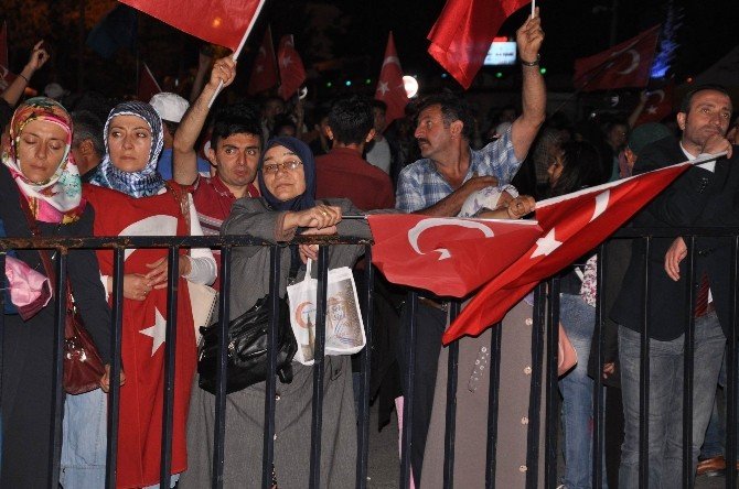 Sivas’ta demokrasi nöbeti sürüyor
