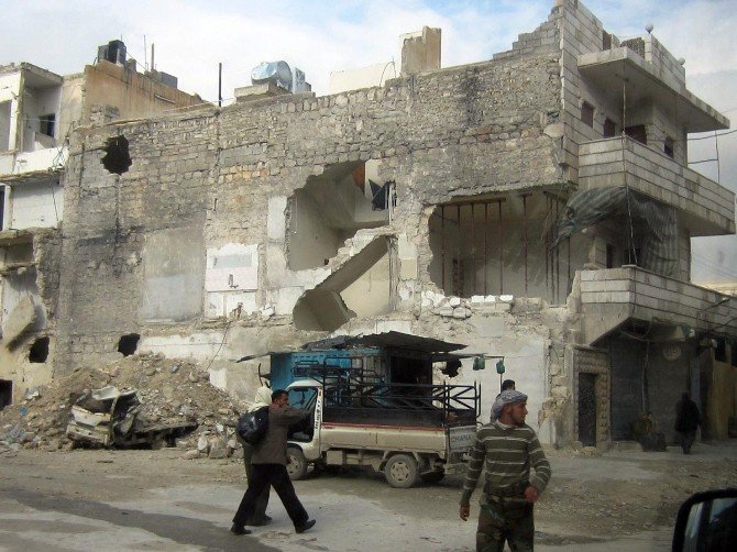 Kuşatma ve bombardıman altındaki Halep’te yaşam mücadelesi sürüyor
