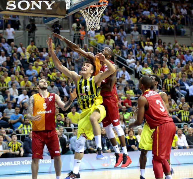 Fenerbahçe: 93 - Galatasaray Odeabank: 79