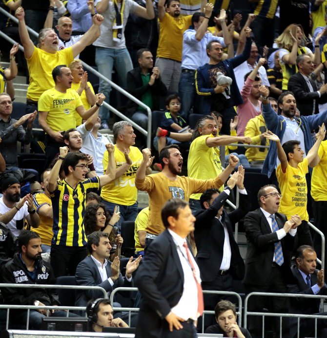 Fenerbahçe, Galatasaray Odeabank'ı 80-55 yenerek seriyi 2-0 yaptı