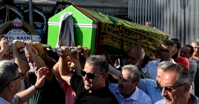 Hakem Onur Karabaş'ın babası Necdet Karabaş son yolculuğuna uğurlandı