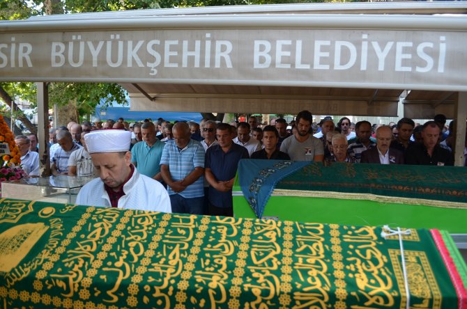 Hakem Onur Karabaş'ın babası Necdet Karabaş son yolculuğuna uğurlandı