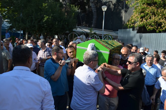 Hakem Onur Karabaş'ın babası Necdet Karabaş son yolculuğuna uğurlandı