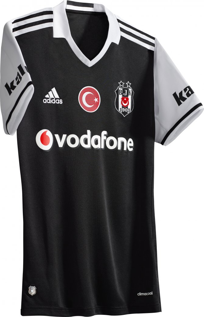 Beşiktaş’ın yeni sezon formaları taraftarla buluşuyor