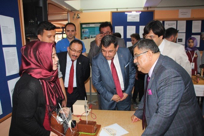 Bilecik Refik Arslan Öztürk Fen Lisesi’nde 4006 Bilim Fuarı Açıldı