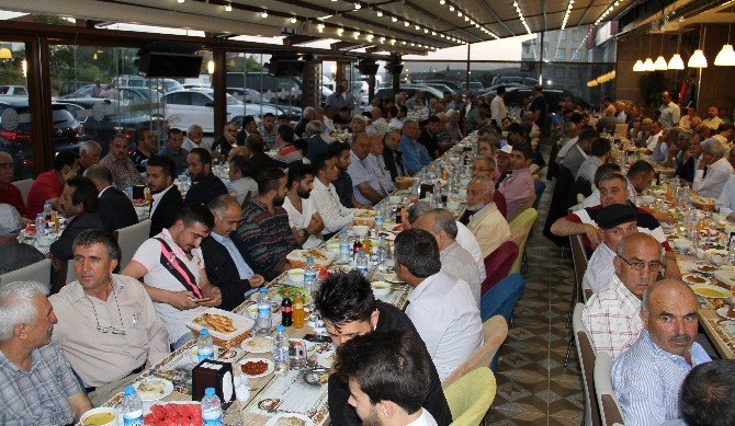 Eski Maliye Bakanı Lütfullah Kayalar Yozgat’ta İftar Yemeği Verdi