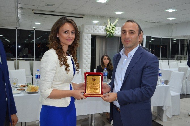 Tayini çıkan savcı ve hakime veda yemeği