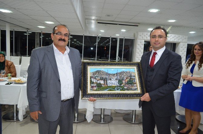 Tayini çıkan savcı ve hakime veda yemeği