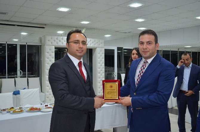 Tayini çıkan savcı ve hakime veda yemeği