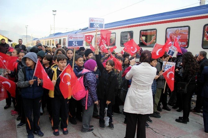 Tekden Cumhuriyet Eğitim Treni Sivas’a gitti