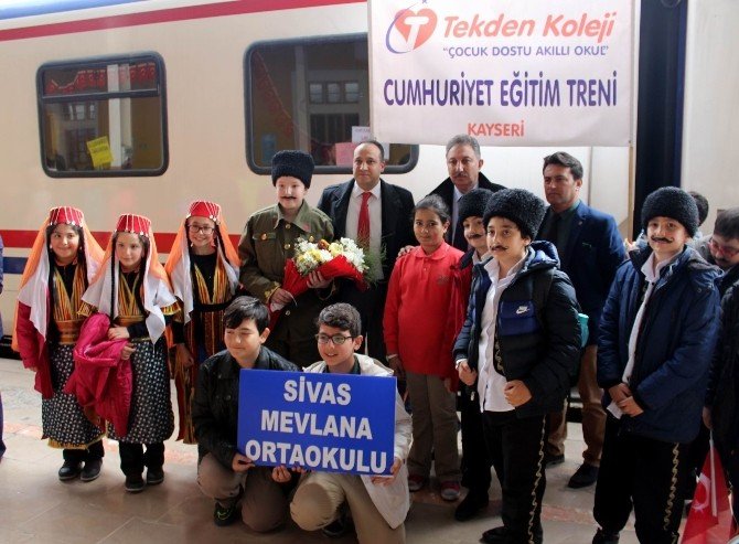 Cumhuriyet Eğitim Treni Sivas’a geldi