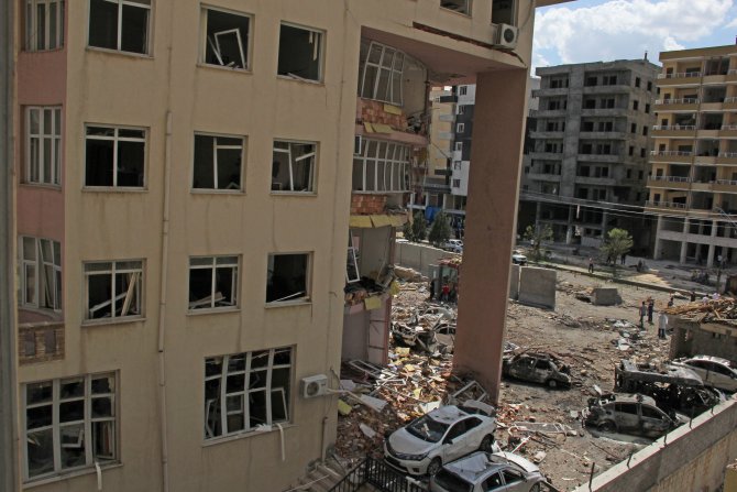 Midyat’ta terör saldırısı: 2 polis şehit, 2 vatandaş hayatını kaybetti