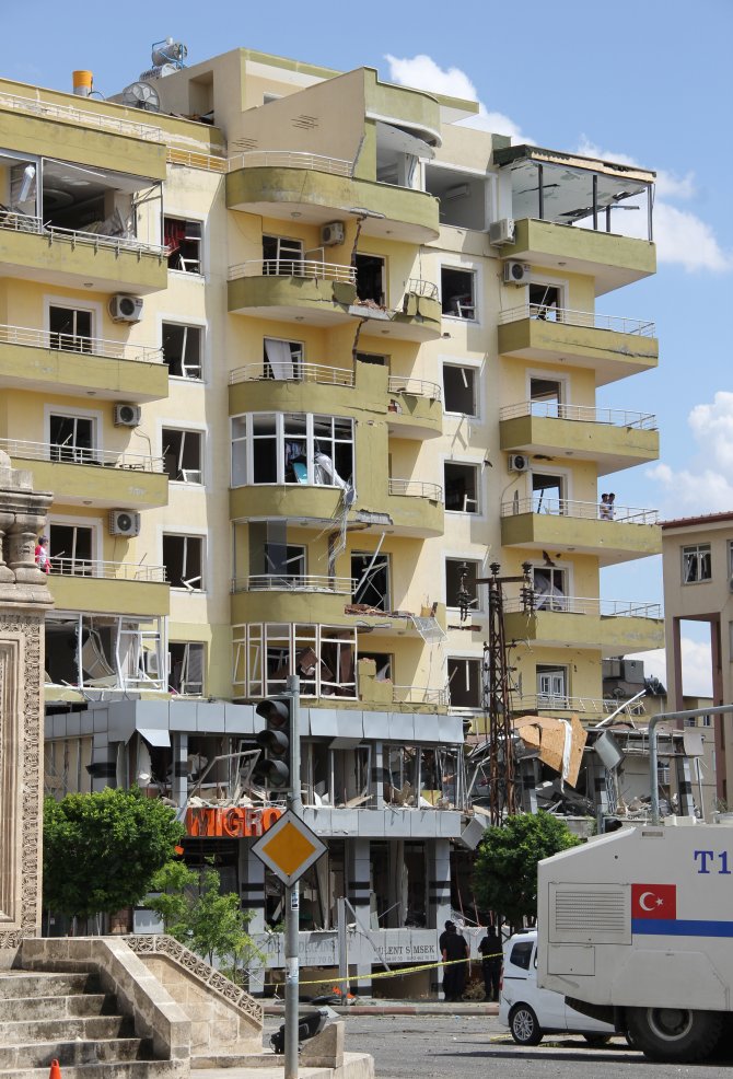 Midyat’ta terör saldırısı: 2 polis şehit, 2 vatandaş hayatını kaybetti