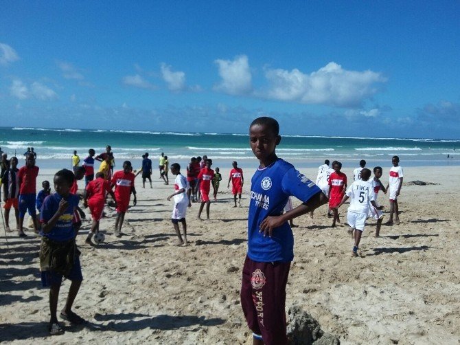TİKA’dan Somalili Gençlere Milli Takım Forması
