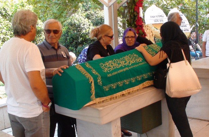 Tiyatro Ve Dizi Oyuncusu Nezih Tuncay Son Yolculuğuna Uğurlandı