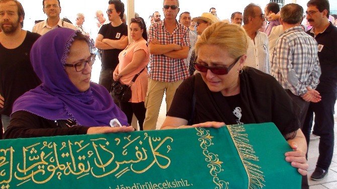 Tiyatro Ve Dizi Oyuncusu Nezih Tuncay Son Yolculuğuna Uğurlandı