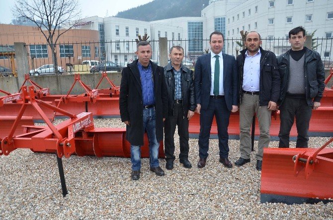 Köylere traktör kar küreme aparatı