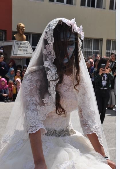 Öğrenciler Makyaj Ve Kostümleriyle Dikkat Çekti