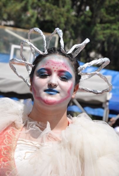 Öğrenciler Makyaj Ve Kostümleriyle Dikkat Çekti