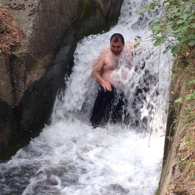 Tokatlı Aşçı Buzdolabına Girerek Serinledi