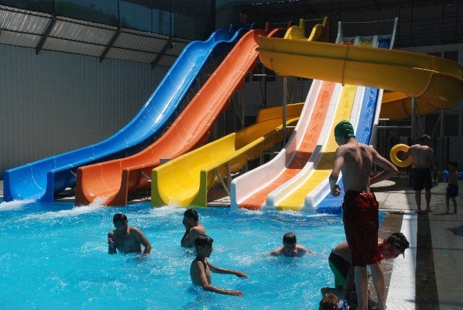 Tokat’ta sıcaktan bunalanlar aquaparkta serinledi
