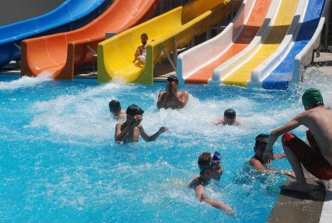 Tokat’ta sıcaktan bunalanlar aquaparkta serinledi