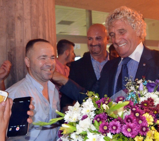 Trabzonspor taraftarı, Belçikalı efsane kaleci Jan Marie Pfaff’ı coşkuyla karşıladı