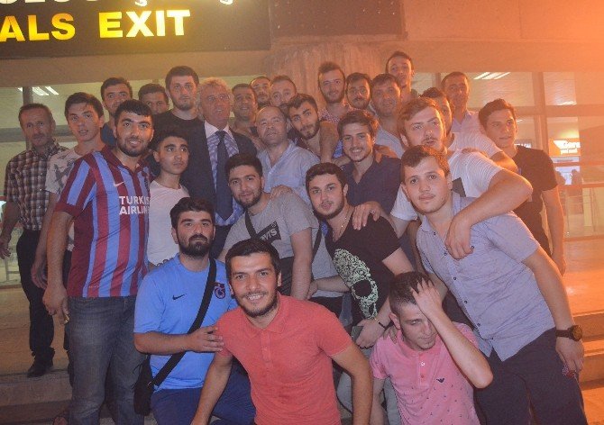 Trabzonspor taraftarı, Belçikalı efsane kaleci Jan Marie Pfaff’ı coşkuyla karşıladı