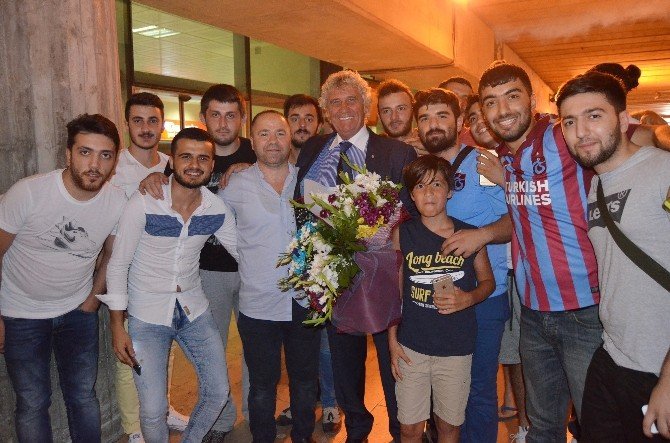 Trabzonspor taraftarı, Belçikalı efsane kaleci Jan Marie Pfaff’ı coşkuyla karşıladı