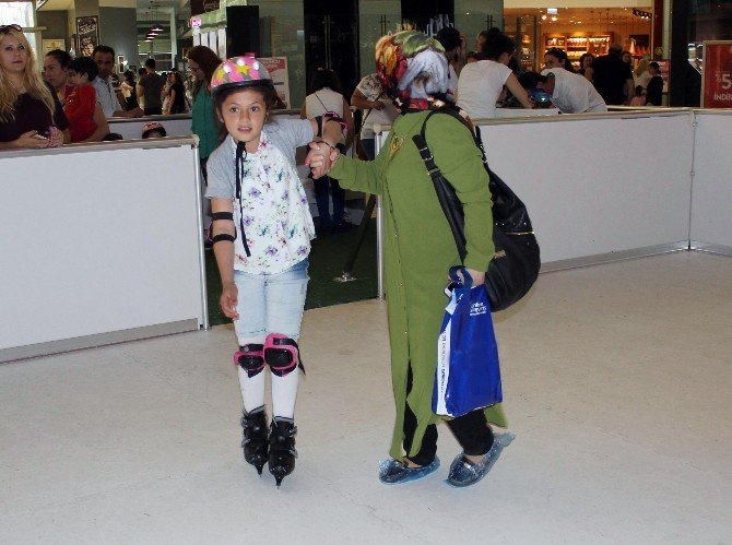 Alışveriş Yapana Buz Pisti Keyfi