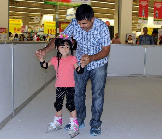 Alışveriş Yapana Buz Pisti Keyfi