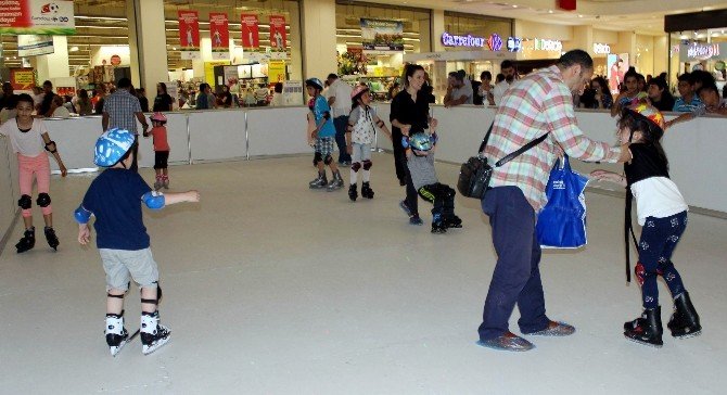 Alışveriş Yapana Buz Pisti Keyfi